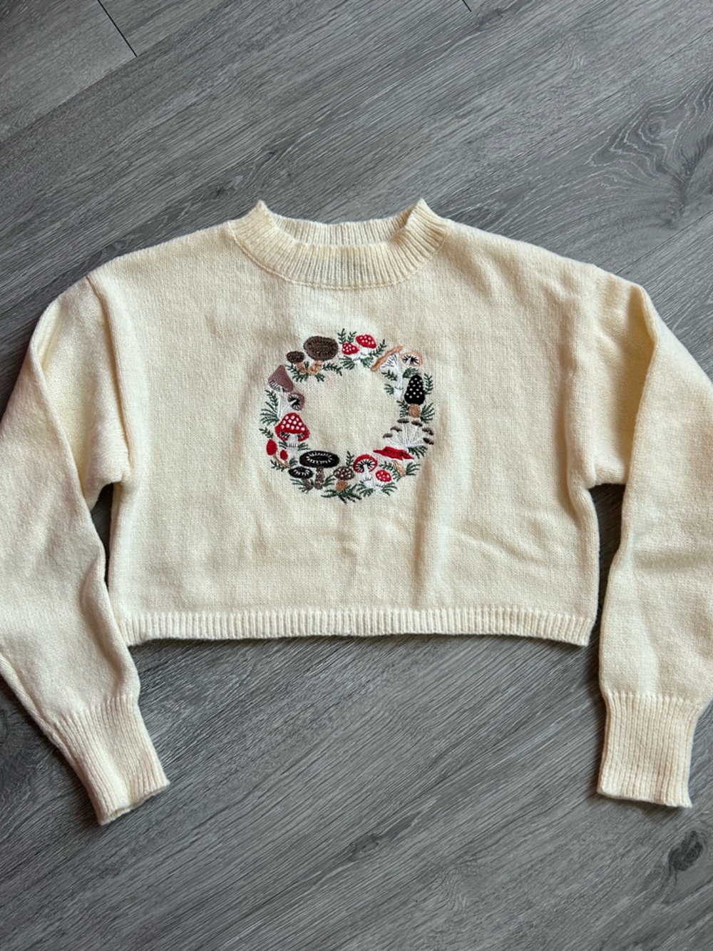 Cider Cropped Cream Sweater With Mushrooms XS